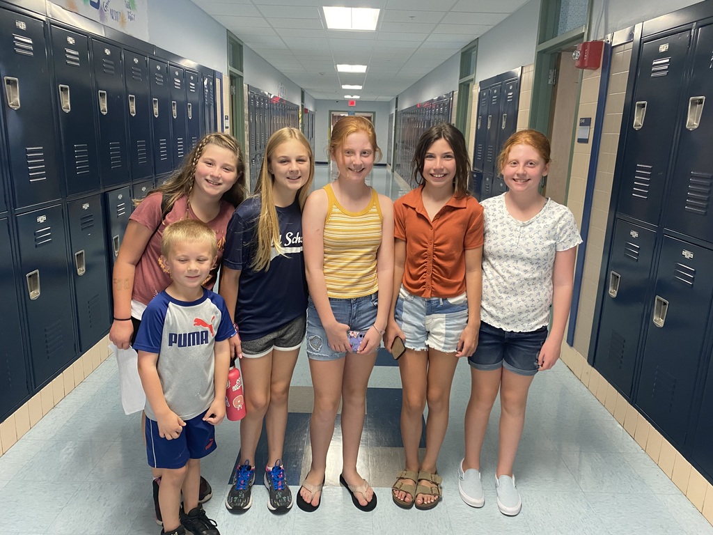 Students in hallway visiting MMS