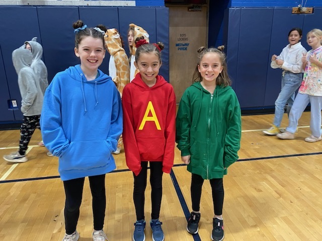 Students dressed as Alvin and the Chipmunks 